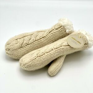 NWT Barnes & Noble Winter Knit 🧶 Mitten Gloves. Super warm.